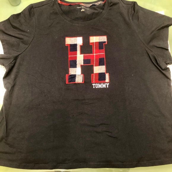 Tommy Hilfiger Tops - Tommy Hilfiger Logo T-shirt